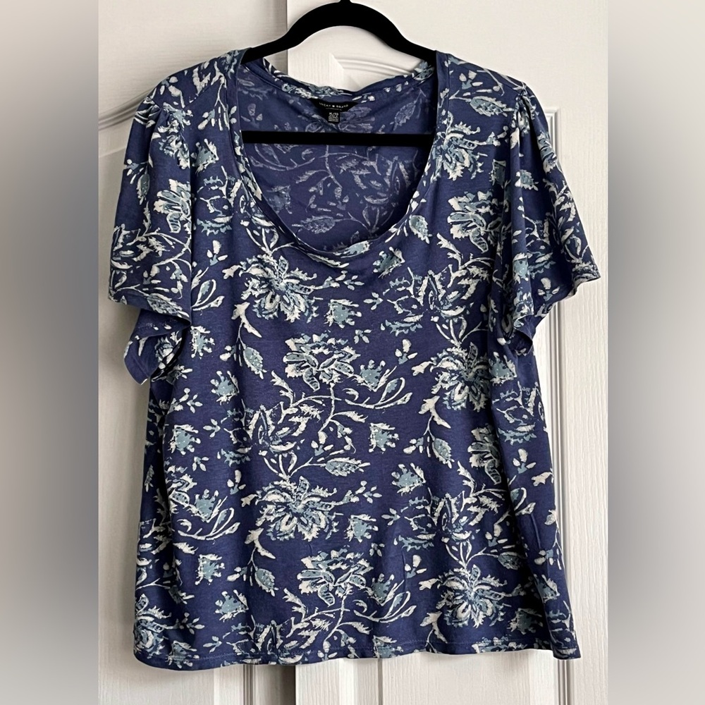 LUCKY BRAND WOMENS TEE, SHORT SLEEVES, BLUE FLORAL, size xl